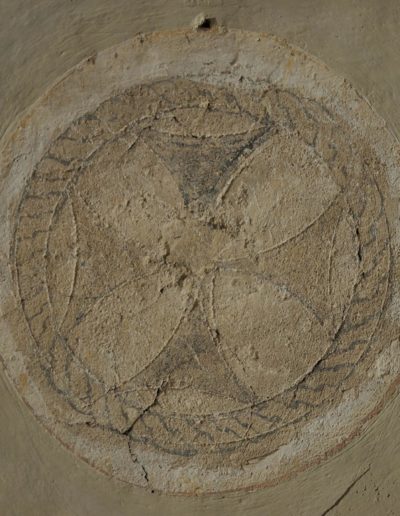 Südwand, westliches Weihekreuz